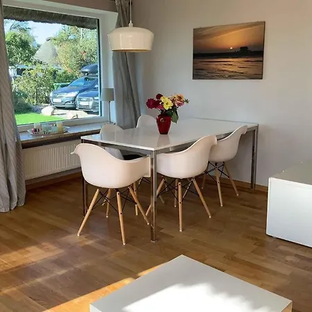 Wohnung-ure-haus-nordseebude * Brösum